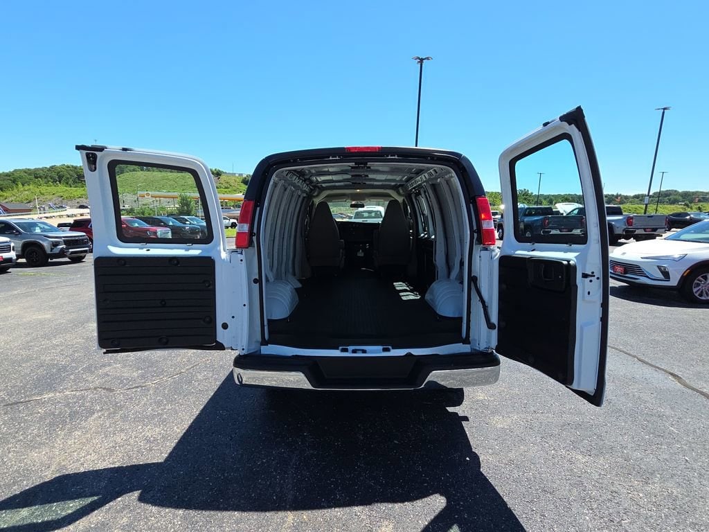 2026 Chevrolet Express Cargo Work Van - Photo 29