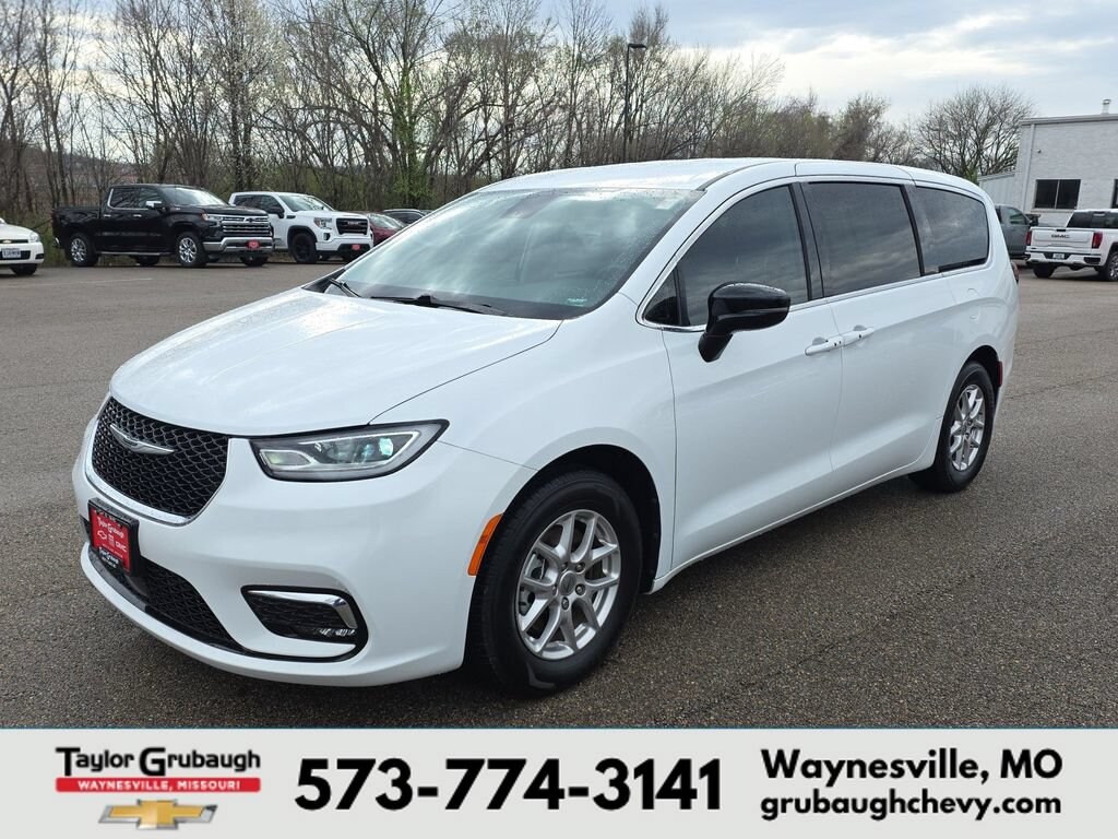 Used 2024 Chrysler Pacifica Touring L Minivan