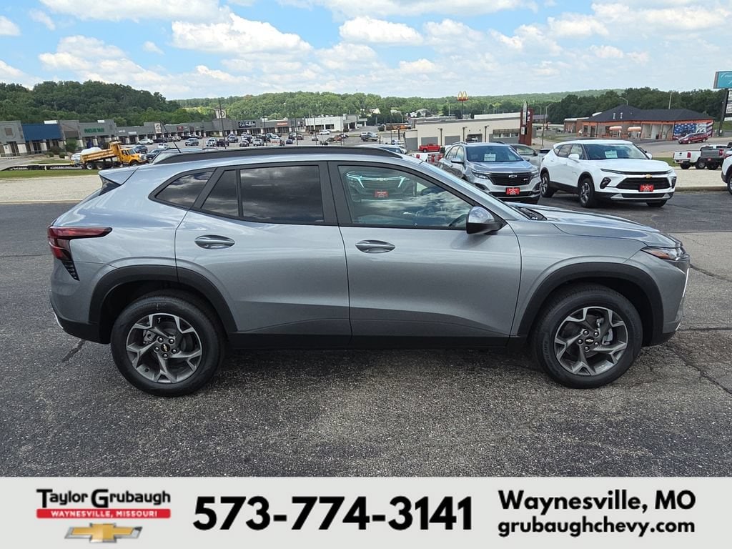 2026 Chevrolet Trax LT - Photo 9