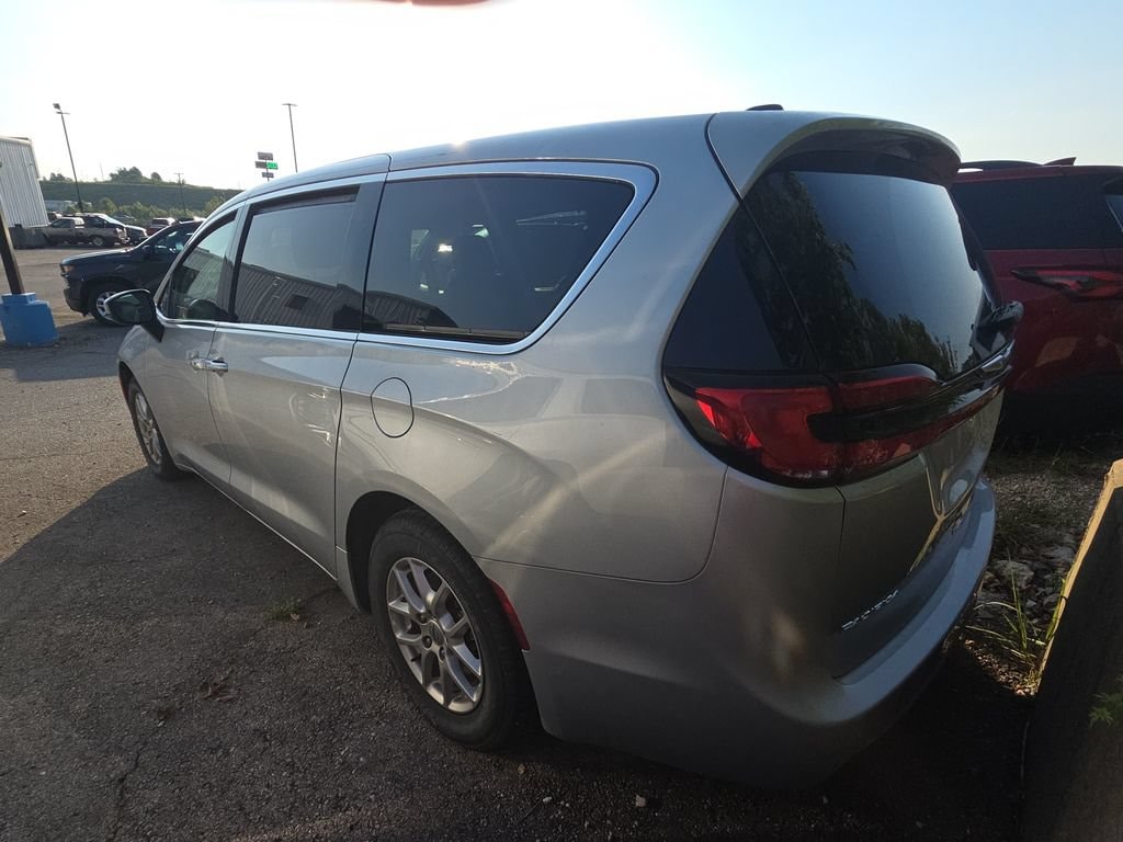 Used 2023 Chrysler Pacifica Touring L