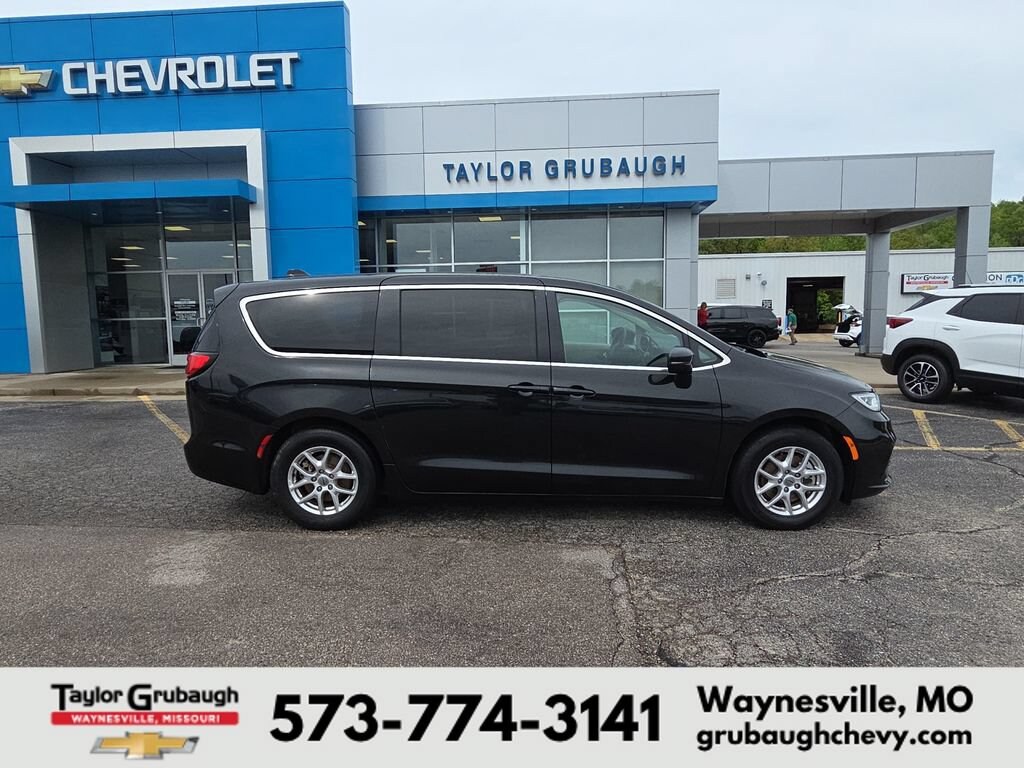 Used 2023 Chrysler Pacifica Touring L