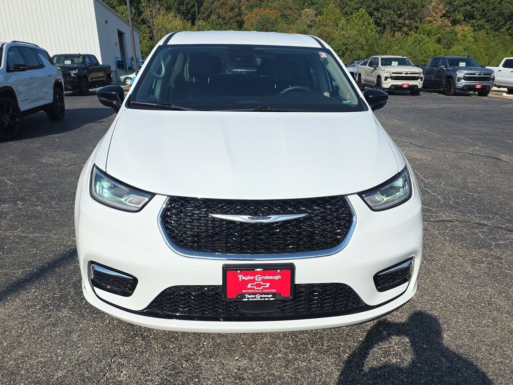 Used 2024 Chrysler Pacifica Touring L Minivan