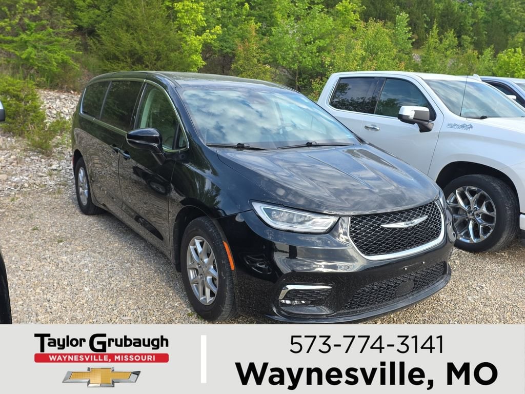 2024 Chrysler Pacifica Touring L's photo