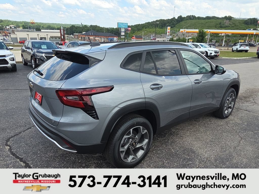 2026 Chevrolet Trax LT - Photo 8