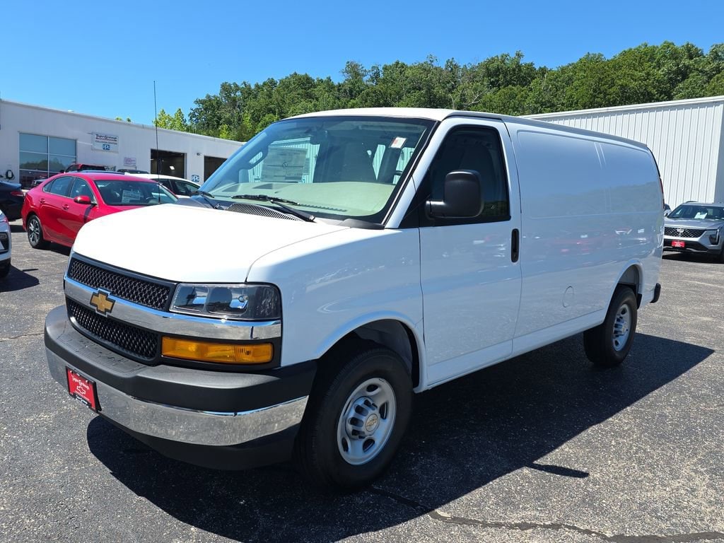 2026 Chevrolet Express Cargo Work Van - Photo 4