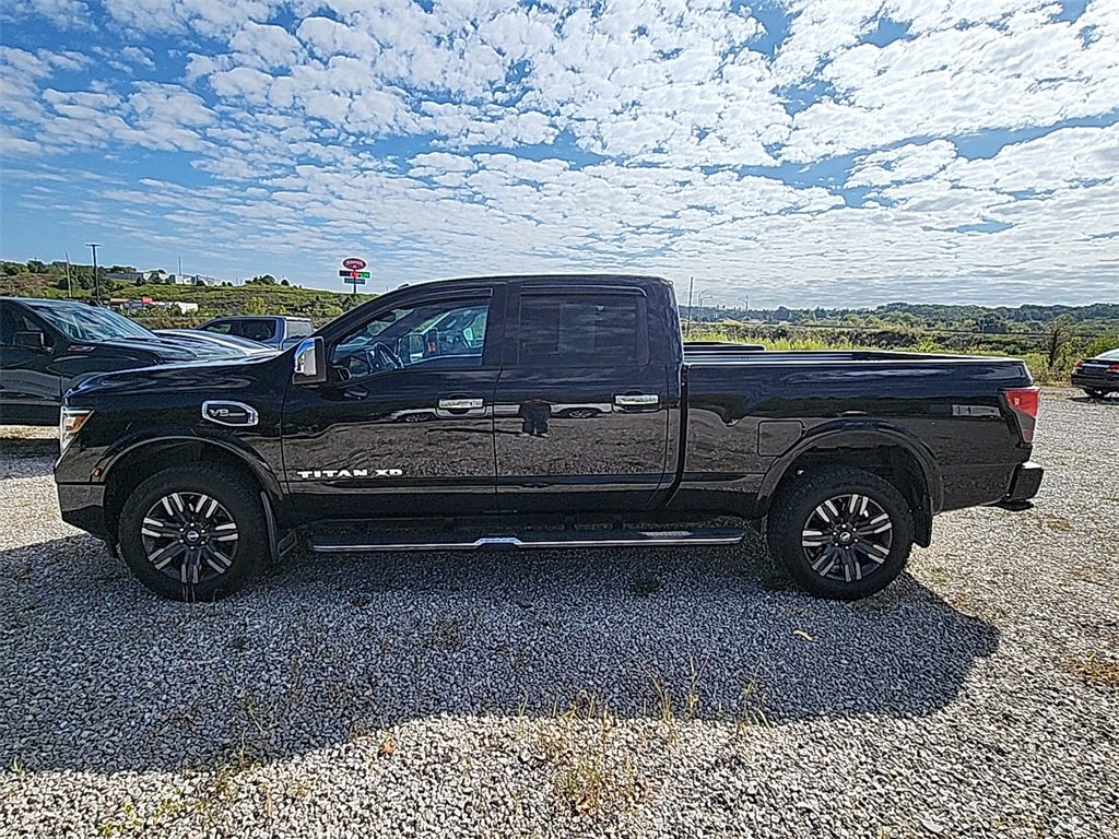 2021 Nissan Titan Platinum Reserve photo 3