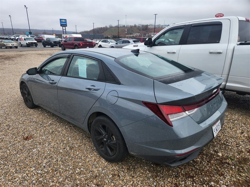 2021 Hyundai Elantra SEL photo 2