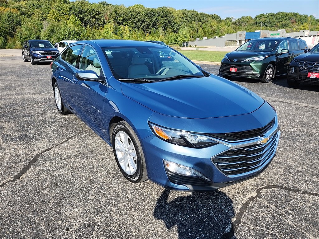 2025 Chevrolet Malibu 1LT photo 2