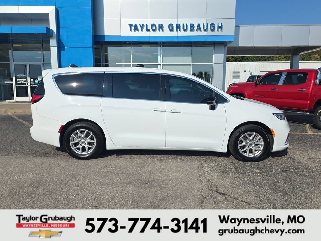 Used 2024 Chrysler Pacifica Touring L Minivan