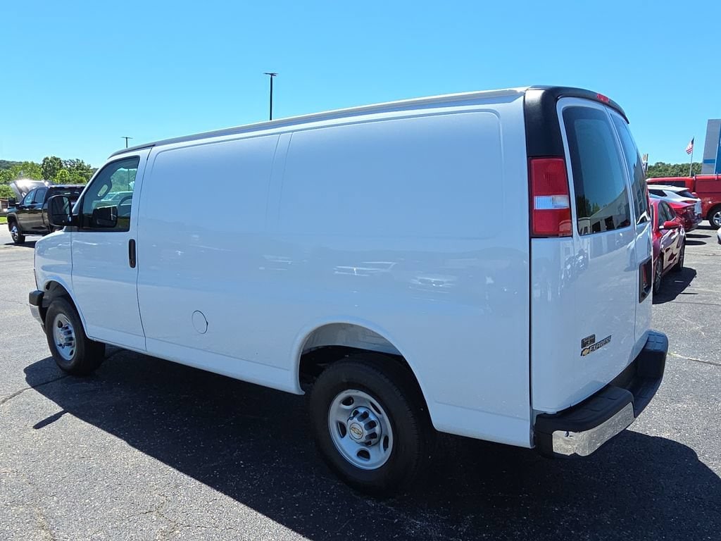 2026 Chevrolet Express Cargo Work Van - Photo 6
