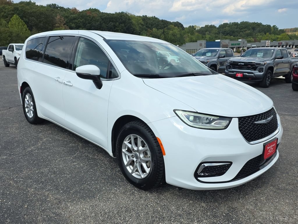 Used 2023 Chrysler Pacifica Touring L