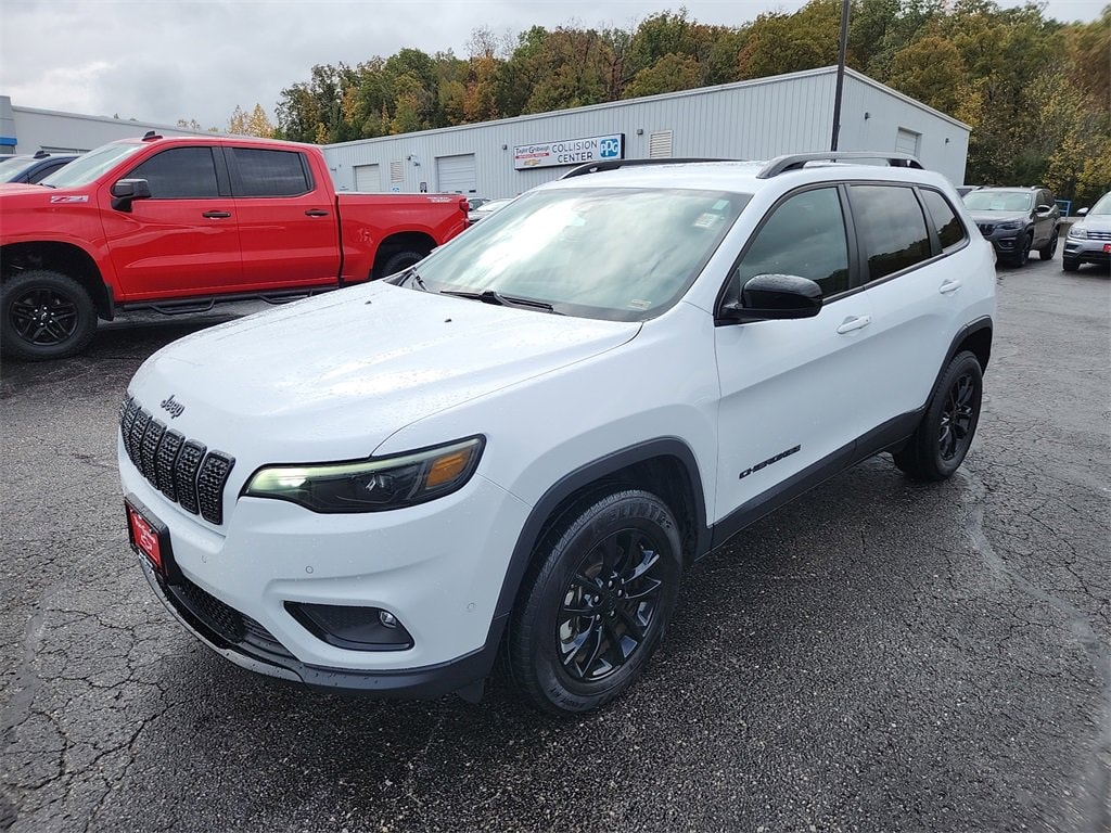 Used 2023 Jeep Cherokee Altitude Lux