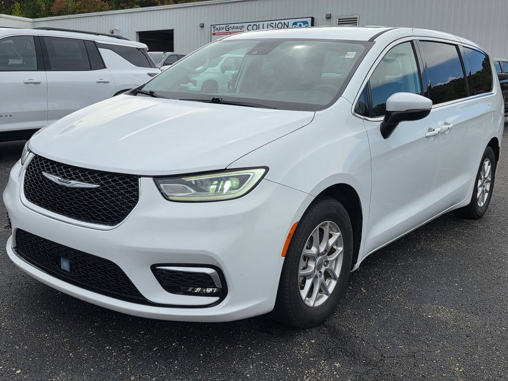 Used 2023 Chrysler Pacifica Touring L