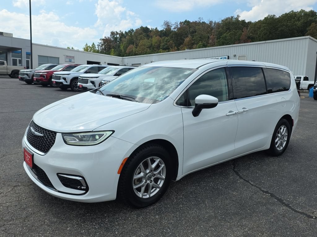 Used 2023 Chrysler Pacifica Touring L