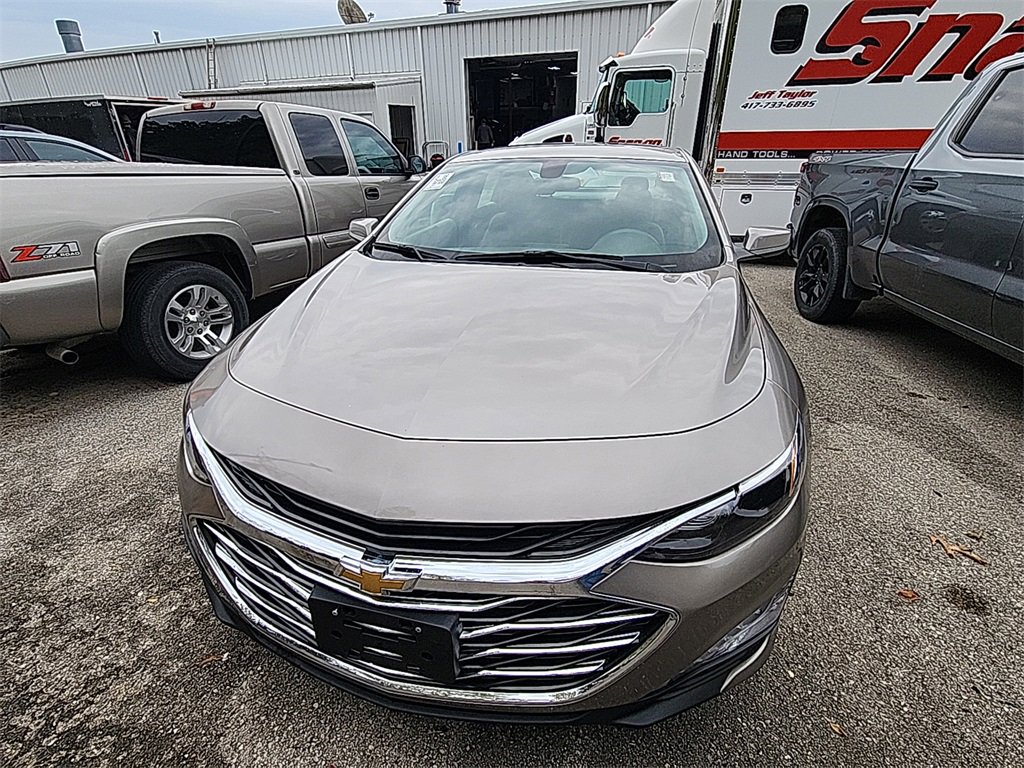 2022 Chevrolet Malibu 1LT photo 2