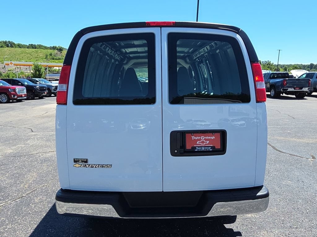 2026 Chevrolet Express Cargo Work Van - Photo 7