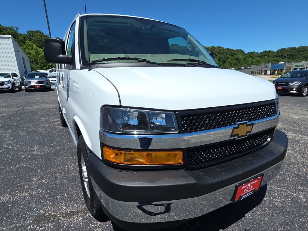 2026 Chevrolet Express Cargo Work Van - Photo 11