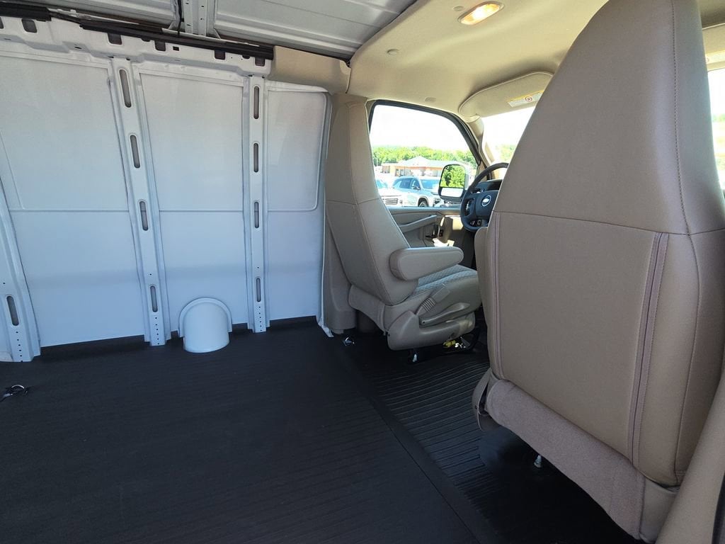 2026 Chevrolet Express Cargo Work Van - Photo 26
