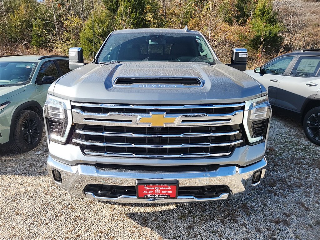 2024 Chevrolet Silverado 3500HD LTZ photo 2