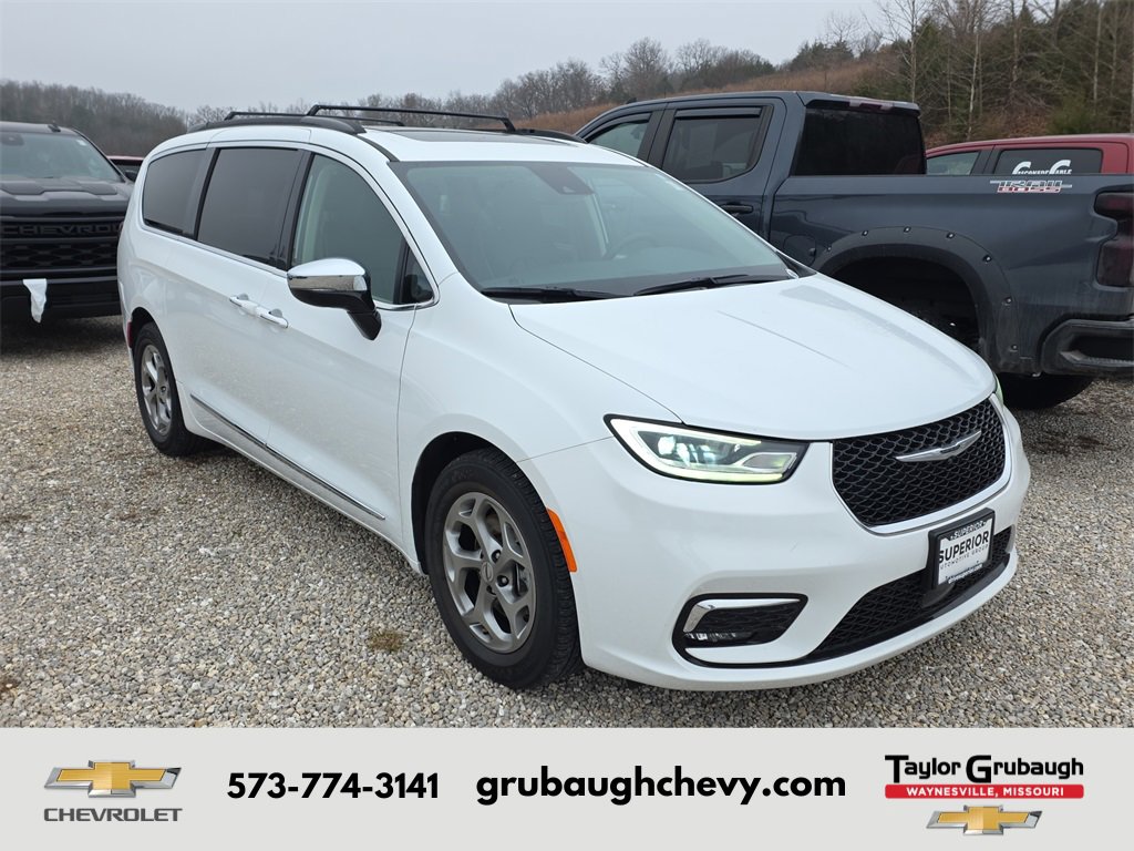 2023 Chrysler Pacifica Limited's photo