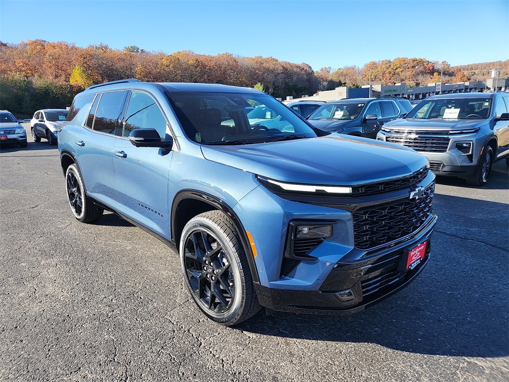 2026 Chevrolet Traverse RS photo 2