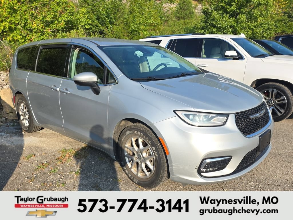 Used 2023 Chrysler Pacifica Touring L