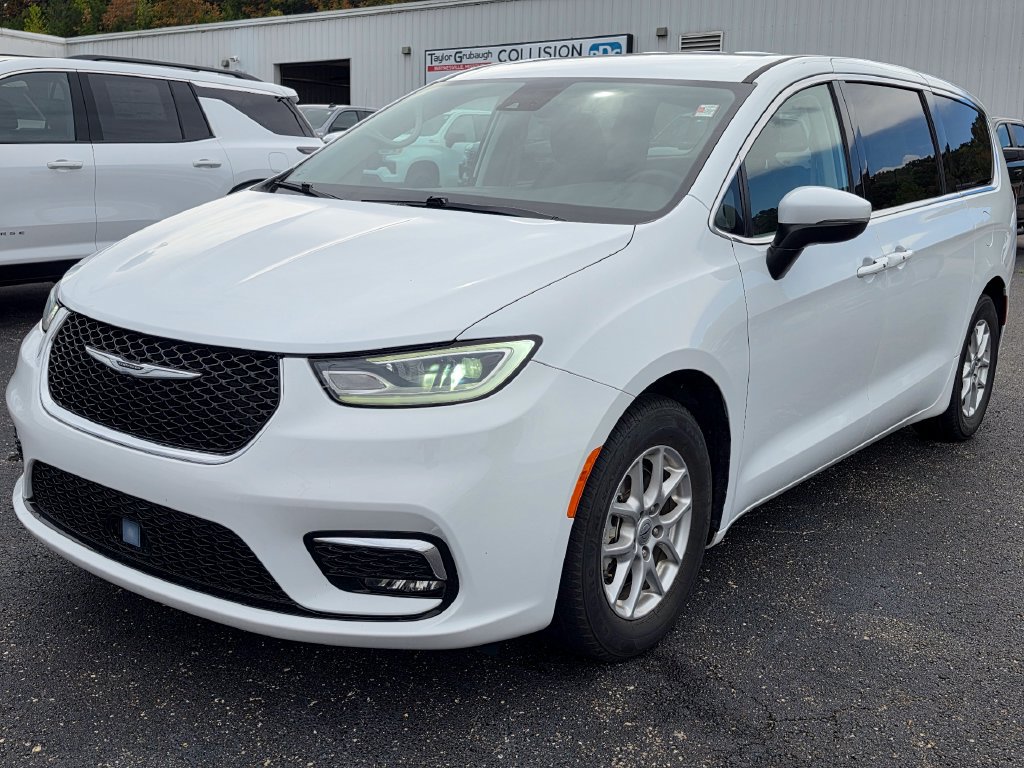 Used 2023 Chrysler Pacifica Touring L