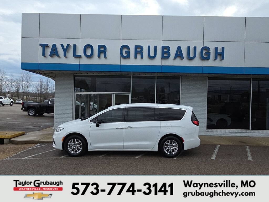 Used 2024 Chrysler Pacifica Touring L Minivan