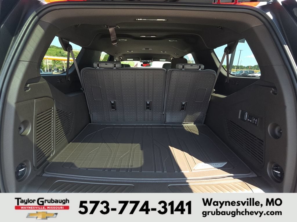 2026 Chevrolet Suburban LT - Photo 33