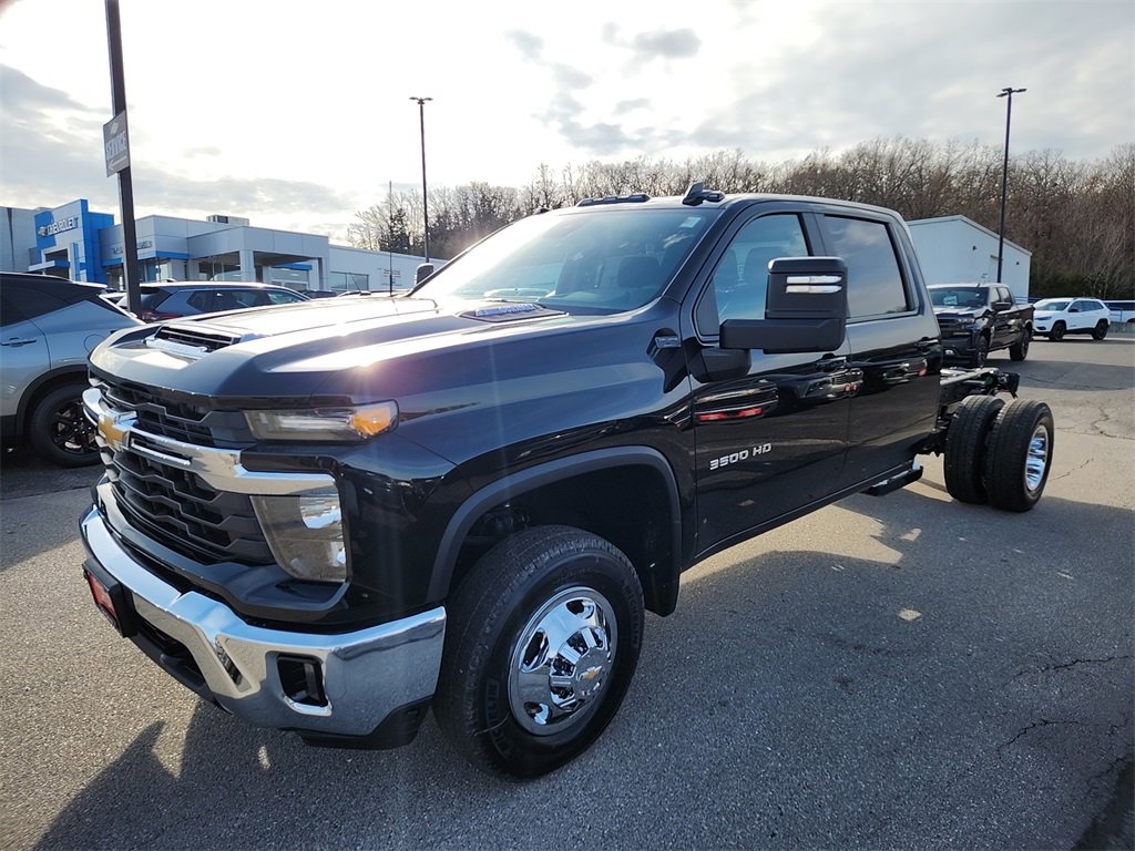 2026 Chevrolet Silverado 3500HD LT photo 4