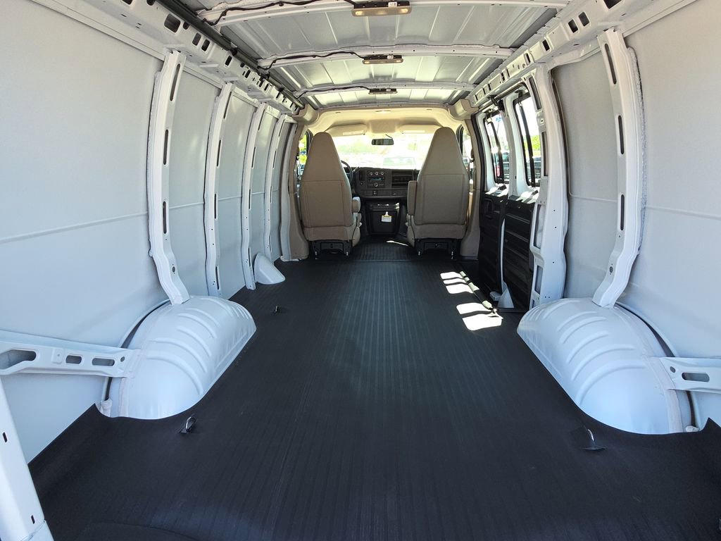 2026 Chevrolet Express Cargo Work Van - Photo 31