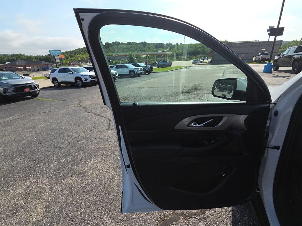 2023 Chevrolet Traverse 3LT - Photo 12