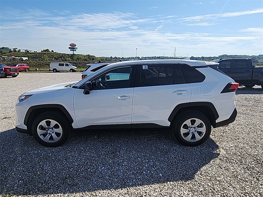 2024 Toyota RAV4 LE photo 3