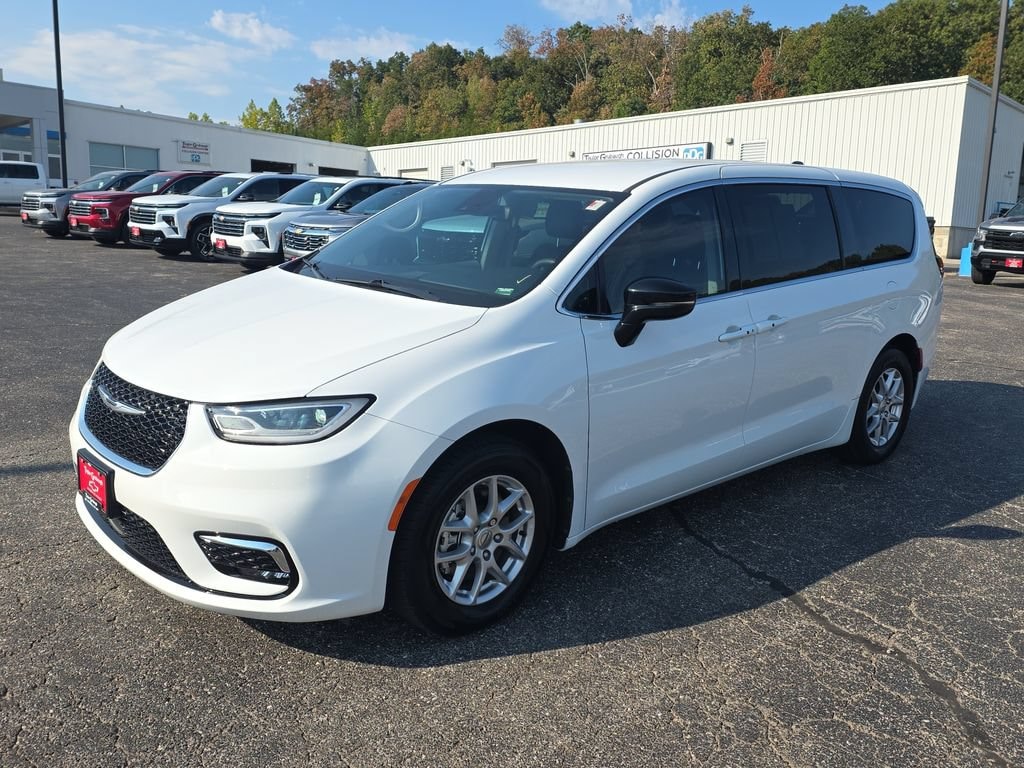 Used 2024 Chrysler Pacifica Touring L Minivan