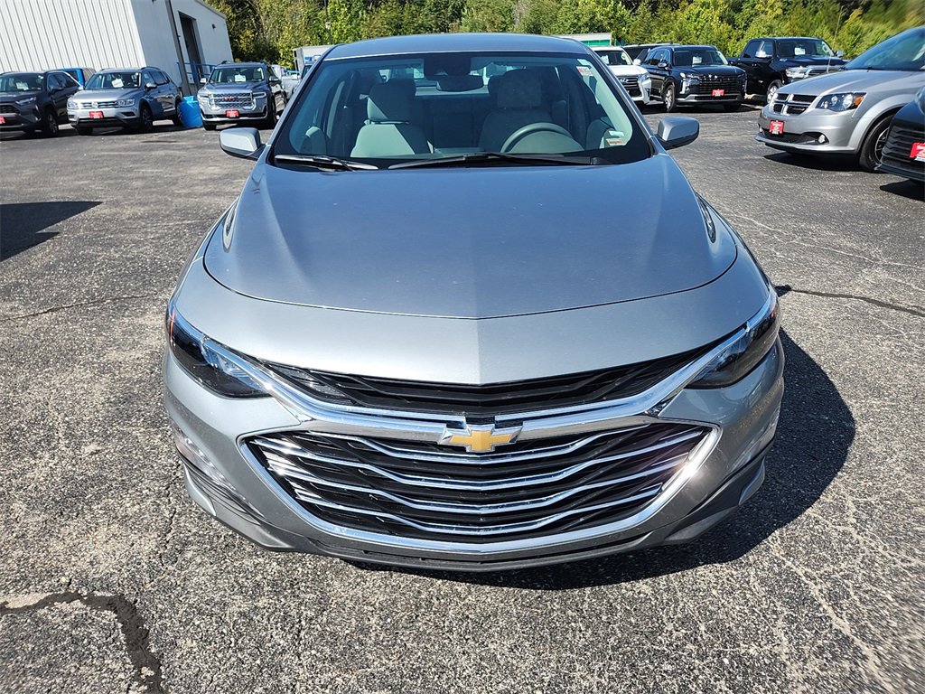 2025 Chevrolet Malibu 1LT photo 2
