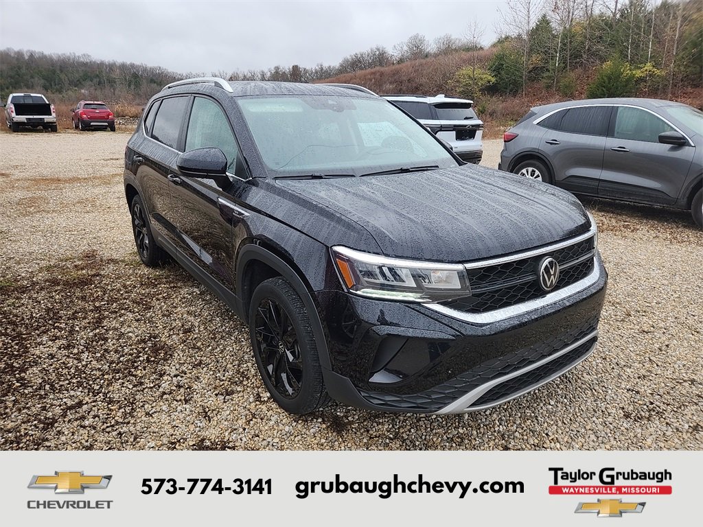 2023 Volkswagen Taos SE's photo