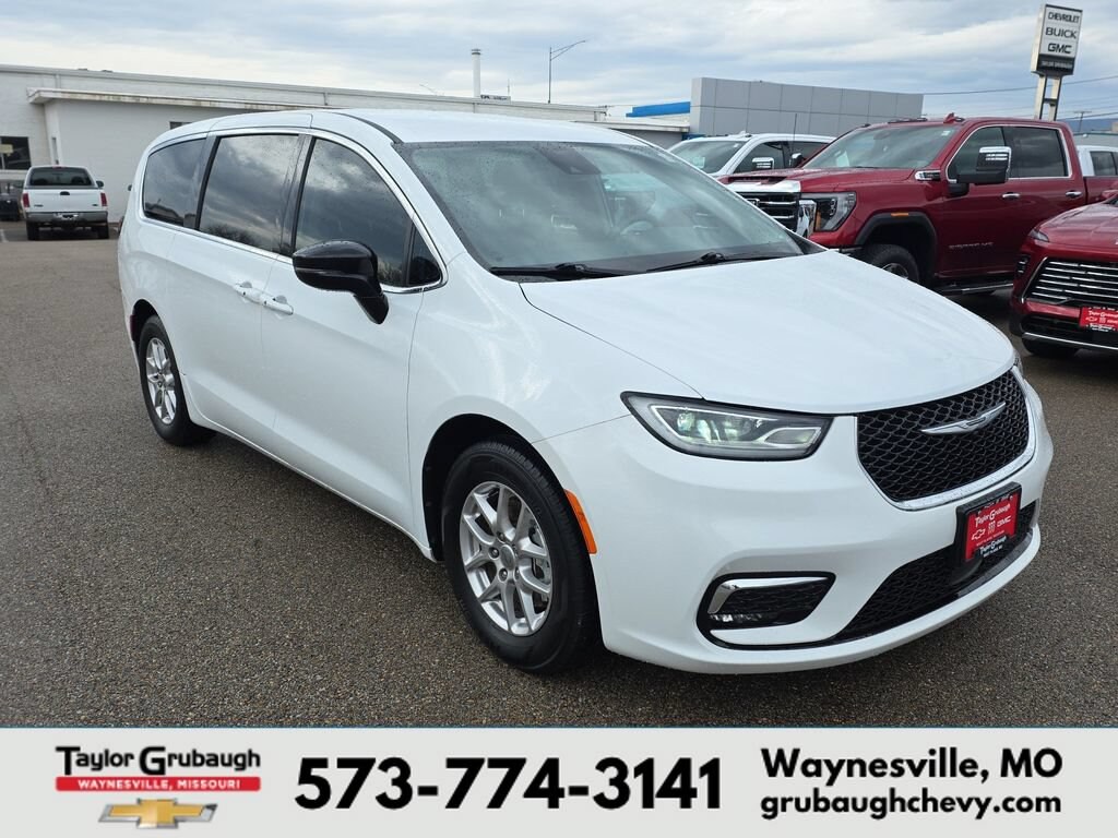 Used 2024 Chrysler Pacifica Touring L Minivan