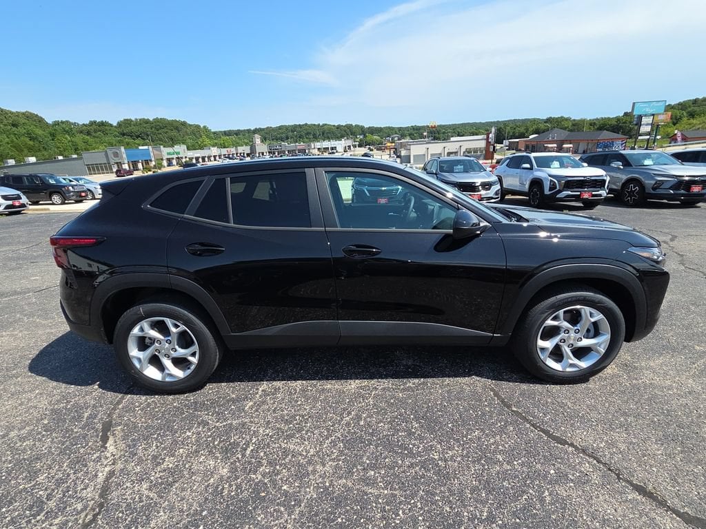 2026 Chevrolet Trax LS - Photo 9