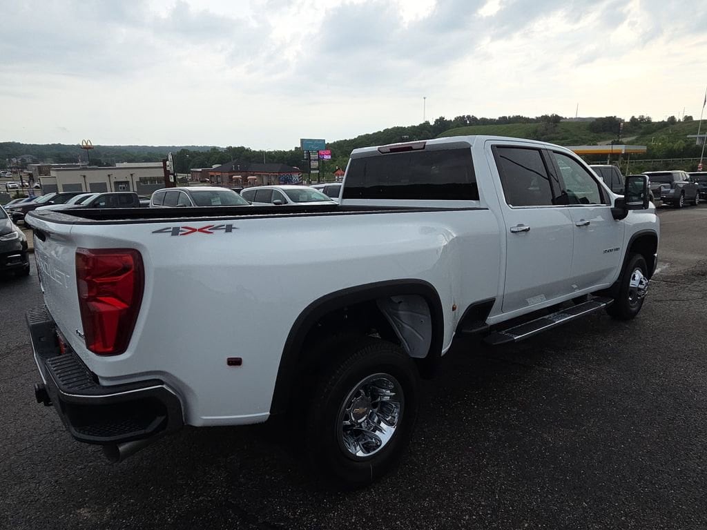 2026 Chevrolet Silverado 3500 HD LTZ - Photo 9