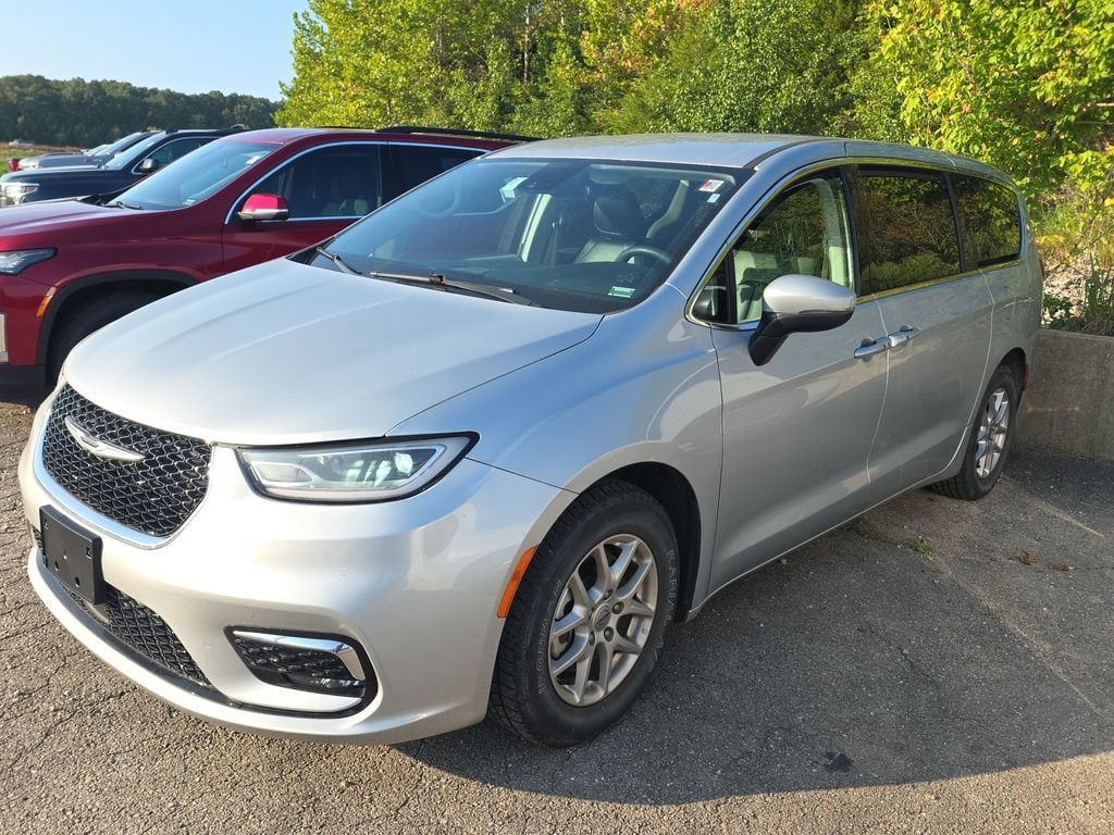 Used 2023 Chrysler Pacifica Touring L