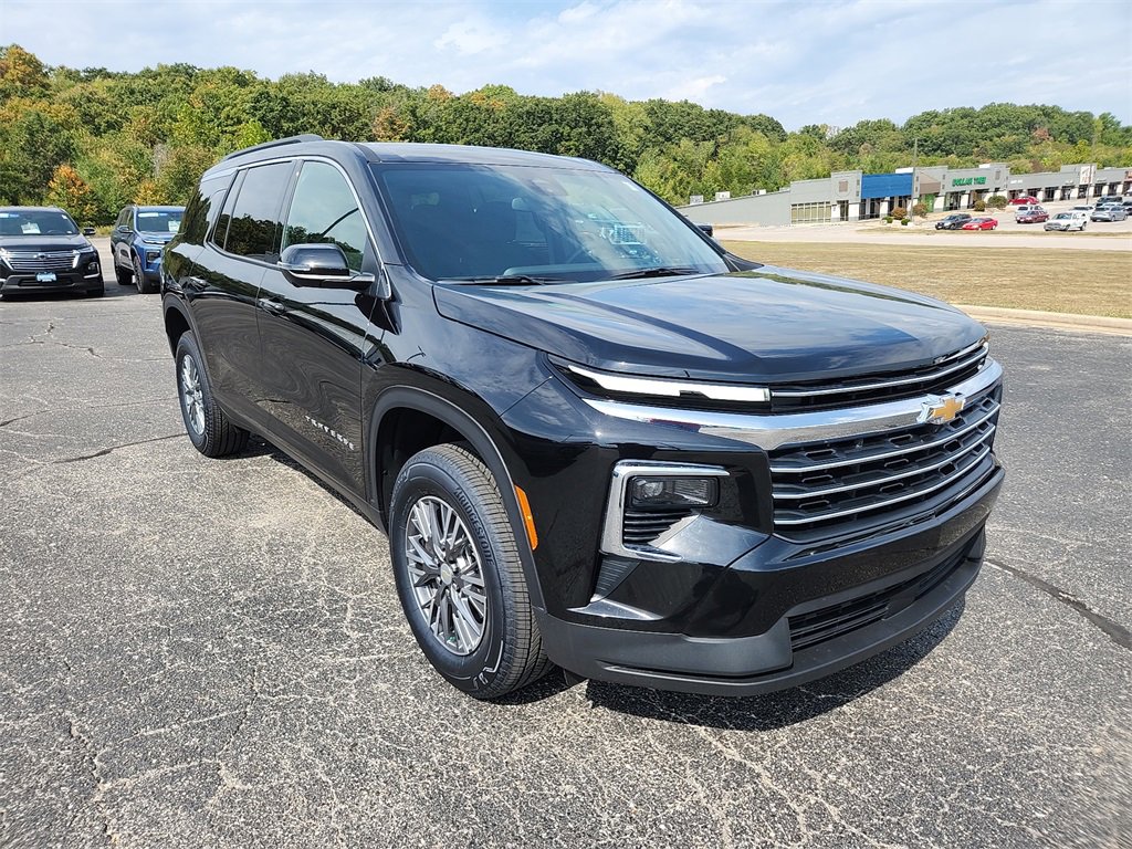2025 Chevrolet Traverse photo 2