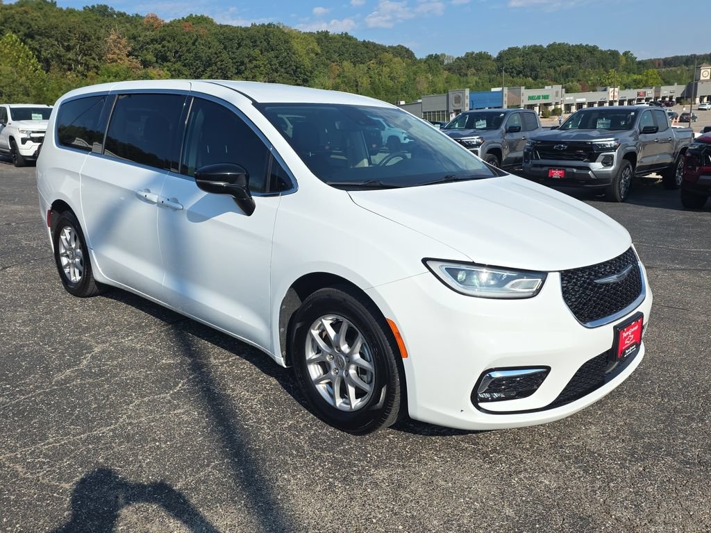 Used 2024 Chrysler Pacifica Touring L Minivan