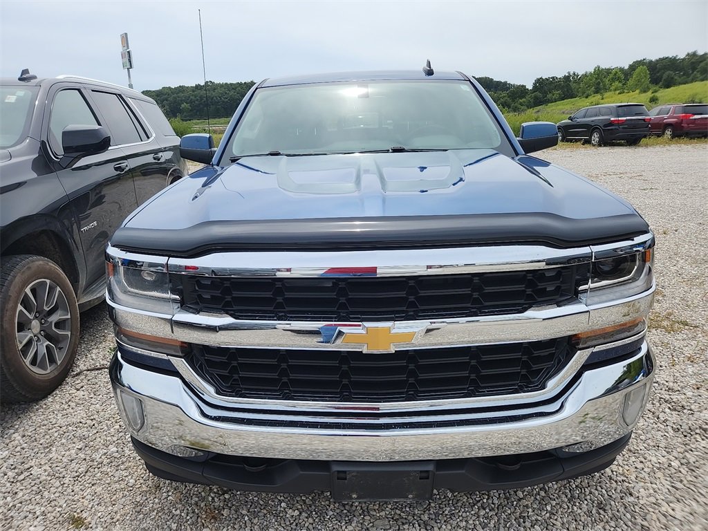 2017 Chevrolet Silverado 1500 LT photo 2