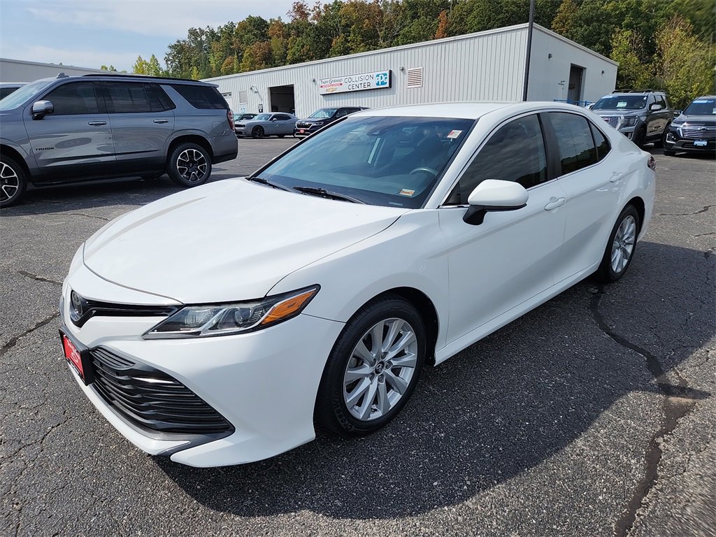 2019 Toyota Camry LE photo 4