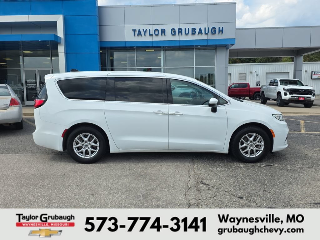 Used 2023 Chrysler Pacifica Touring L