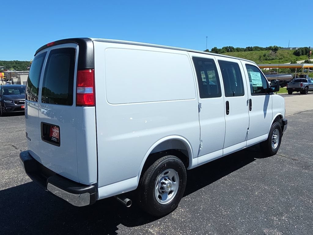 2026 Chevrolet Express Cargo Work Van - Photo 8