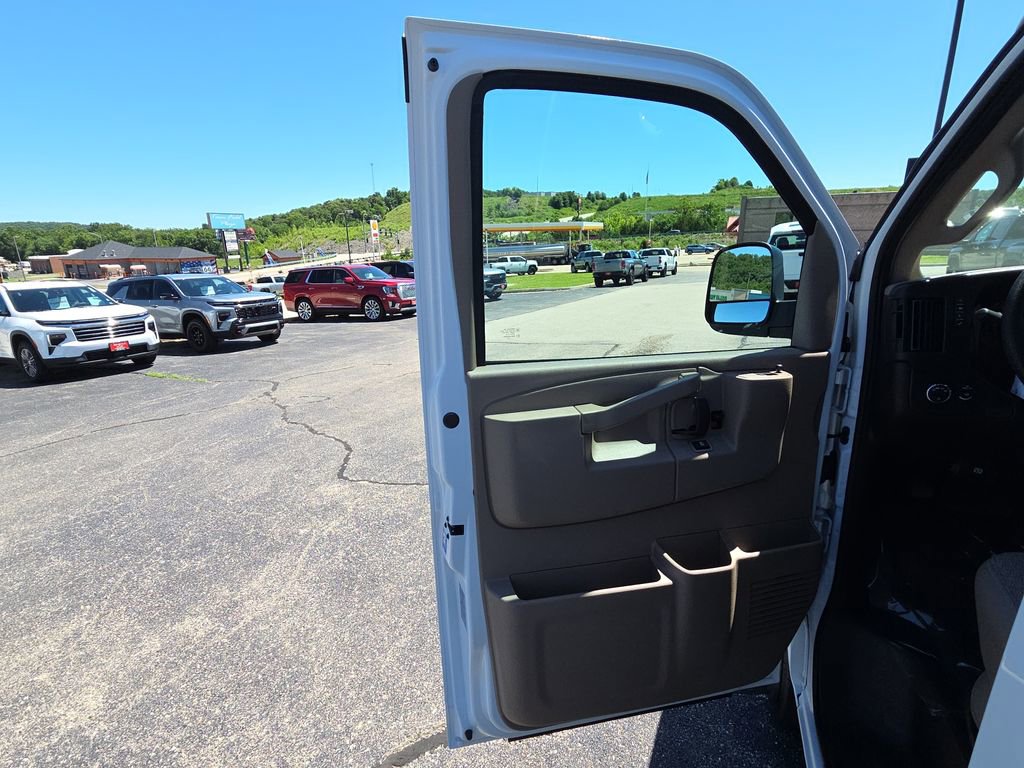 2026 Chevrolet Express Cargo Work Van - Photo 12