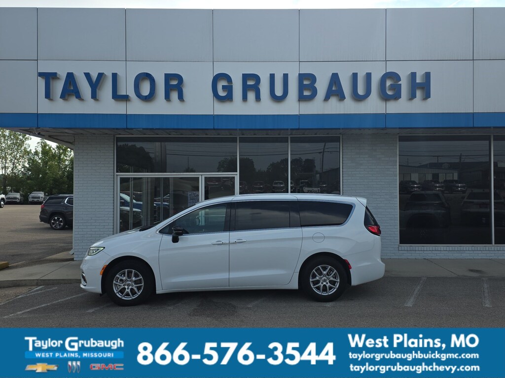 Used 2025 Chrysler Pacifica Select