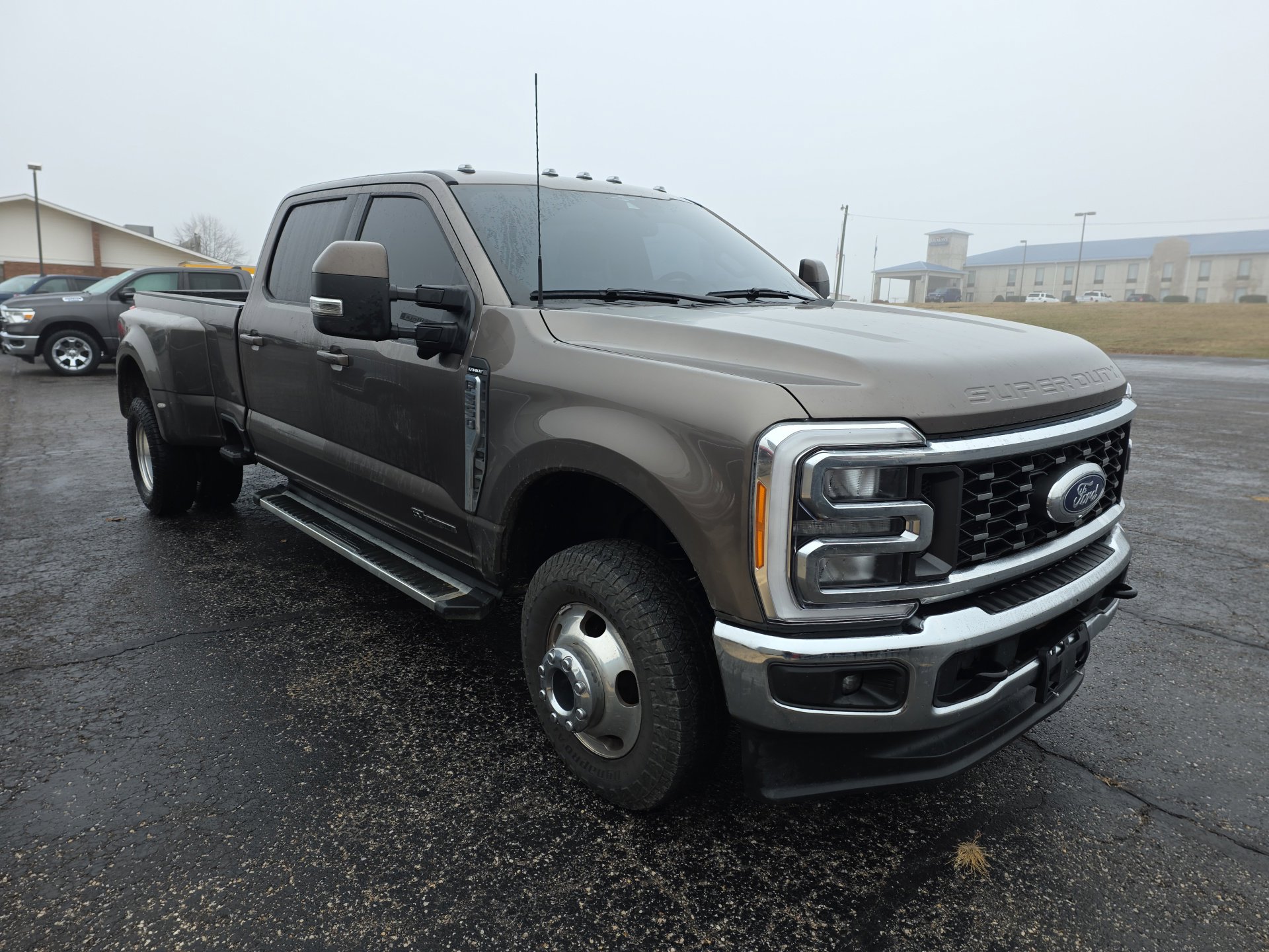 2023 Ford F-350 Super Duty Lariat's photo