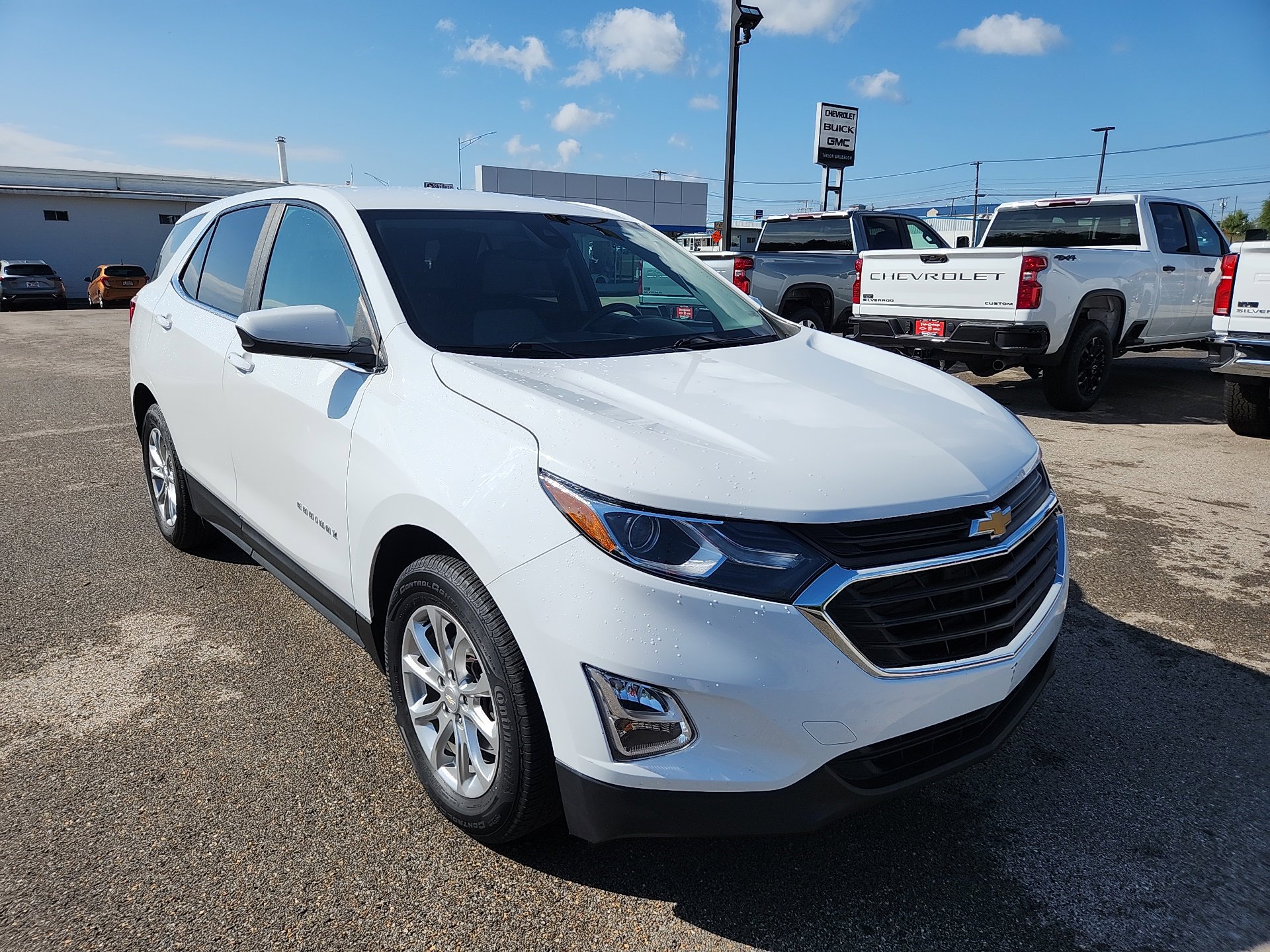 2021 Chevrolet Equinox LT photo 2